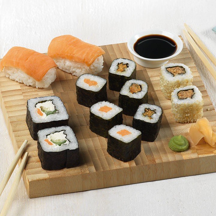 El terme sushi fa referència a la paraula agre en japonès i correspon a l'arròs amb vinagre, sucre i sal.