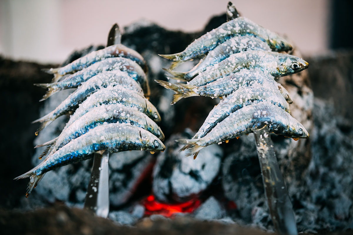 Un dels menjars més típics de Màlaga són els espetos de sardines